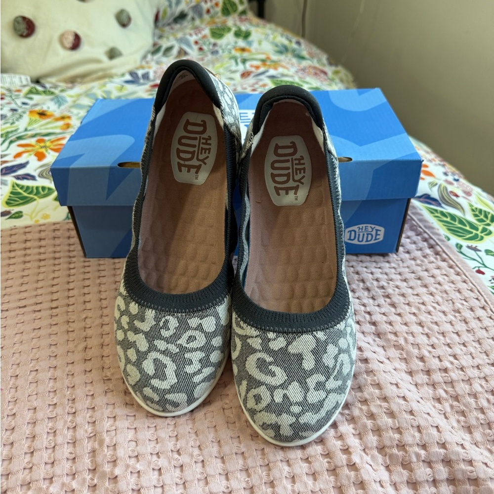 Savannah Women's Leopard Print Flats - Gray and White
